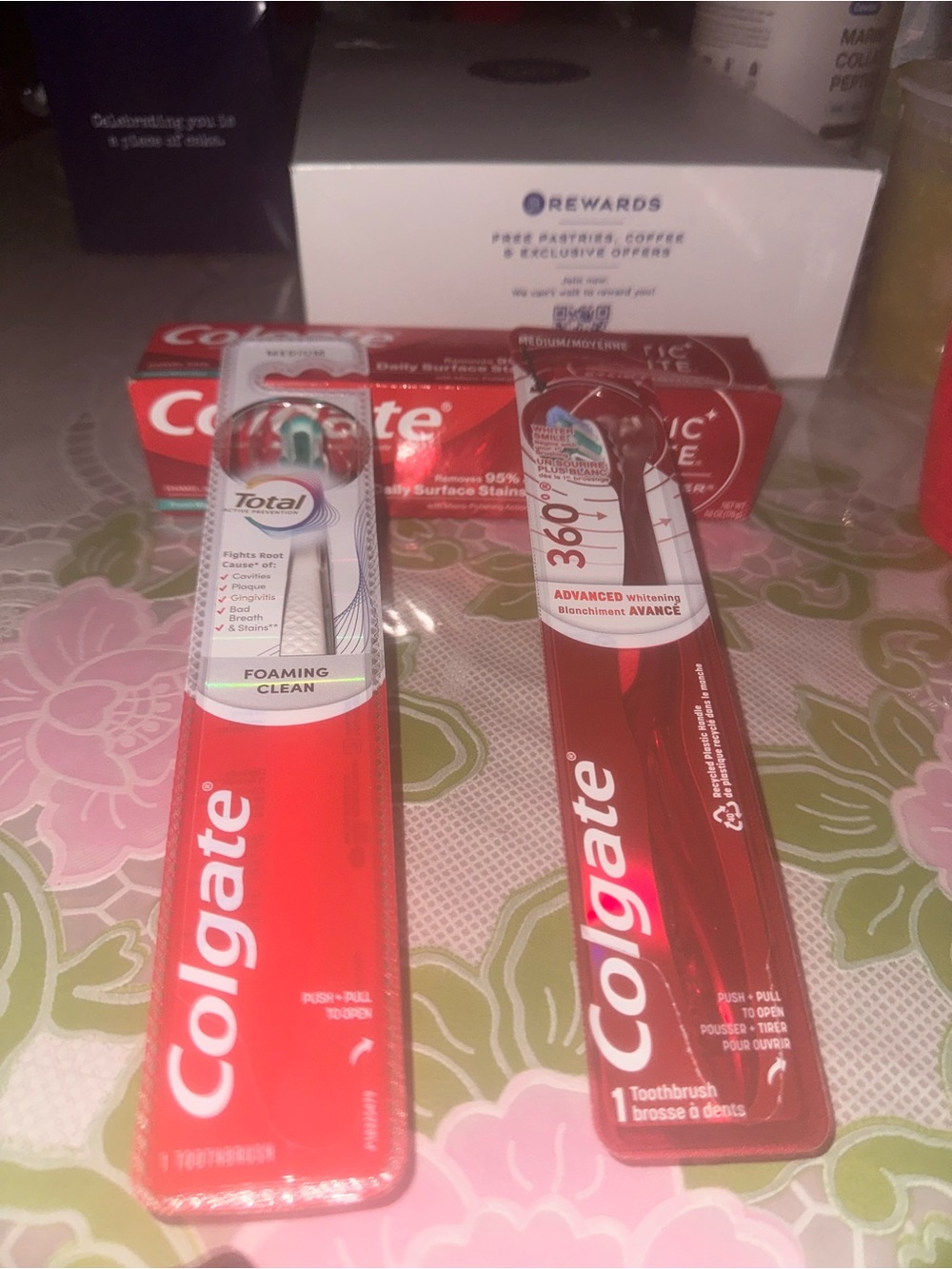 Colgate Red Manual Toothbrush - Foaming Clean & 360° Whitening Options